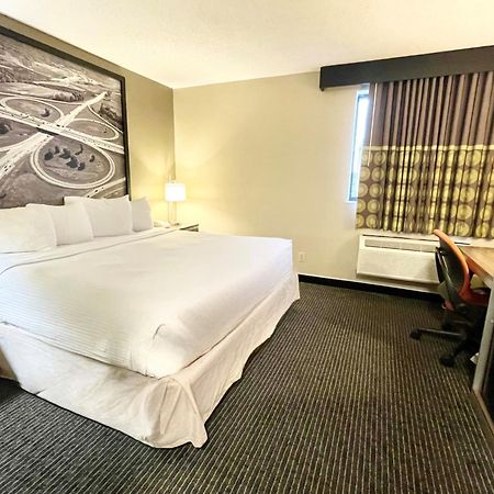 Hotel Super 8 By Wyndham St Charles Saint Charles Exterior foto